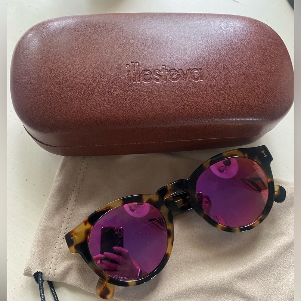 Illesteva sunglasses with case